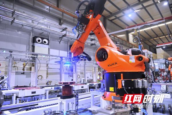 周扬帆)近日,工业和信息化部发布《关于2022年度智能制造示范工厂揭榜